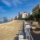 Alla destra del porto si sviluppa infine il �vecchio lungomare�...